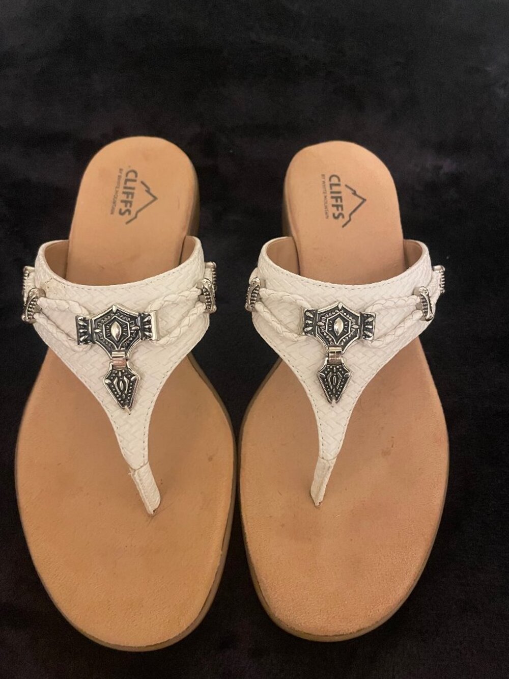 Cliffs size 8 sandal